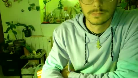 Viv online show from March 4, 2025, 10:16 pm