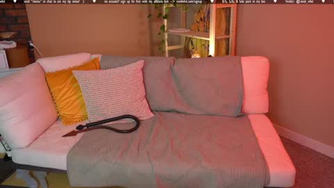 Snapshot of vivid_whit chatting on October 10, 2025, 3:05 am Whitney online show from October 10, 2025, 3:05 am