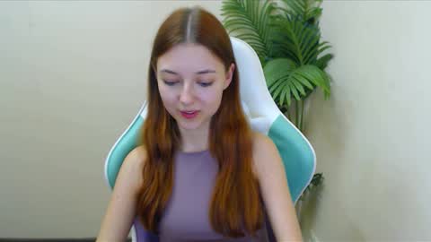 Snapshot of vivien_leight chatting on December 4, 2024, 10:08 pm Vivien online show from December 4, 2024, 10:08 pm