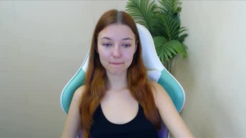 Snapshot of vivien_leight chatting on December 9, 2024, 12:19 pm Vivien online show from December 9, 2024, 12:19 pm