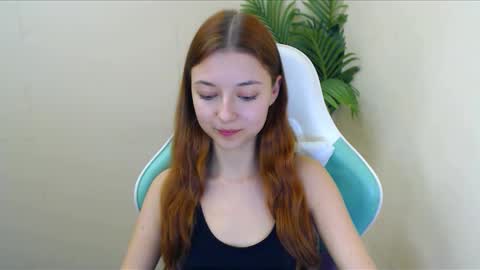 Snapshot of vivien_leight chatting on December 9, 2024, 3:22 pm Vivien online show from December 9, 2024, 3:22 pm