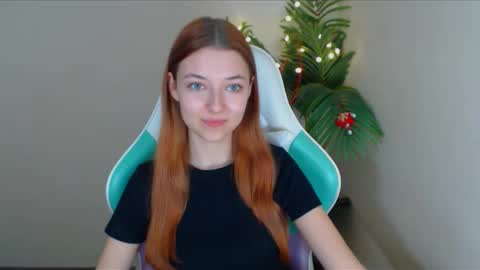 Snapshot of vivien_leight chatting on December 25, 2024, 7:02 pm Vivien online show from December 25, 2024, 7:02 pm