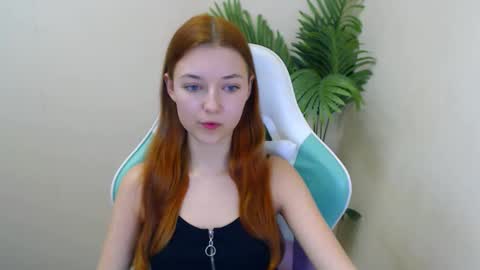 Snapshot of vivien_leight chatting on January 7, 2025, 12:34 am Vivien online show from January 7, 2025, 12:34 am