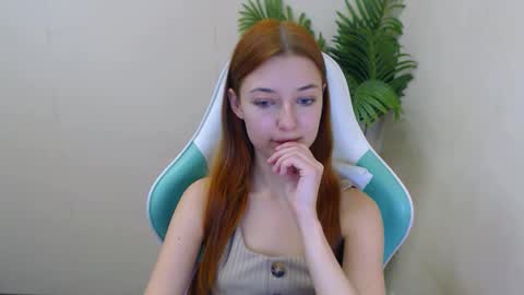 Snapshot of vivien_leight chatting on January 8, 2025, 6:41 pm Vivien online show from January 8, 2025, 6:41 pm