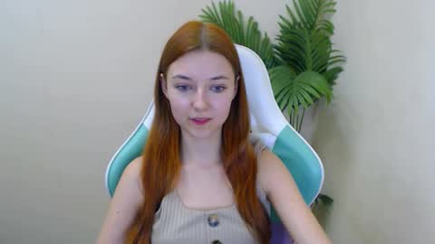 Snapshot of vivien_leight chatting on January 8, 2025, 9:44 pm Vivien online show from January 8, 2025, 9:44 pm