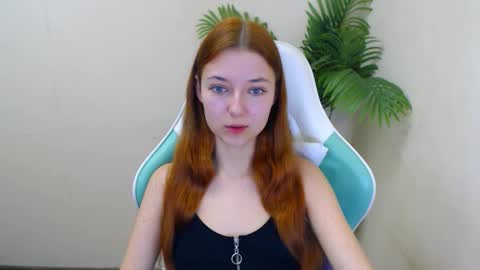 Snapshot of vivien_leight chatting on January 13, 2025, 7:43 am Vivien online show from January 13, 2025, 7:43 am