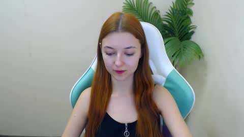 Snapshot of vivien_leight chatting on January 17, 2025, 10:01 pm Vivien online show from January 17, 2025, 10:01 pm