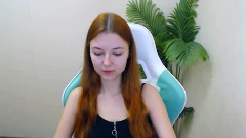 Snapshot of vivien_leight chatting on January 28, 2025, 3:35 pm Vivien online show from January 28, 2025, 3:35 pm