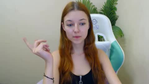 Snapshot of vivien_leight chatting on February 5, 2025, 9:50 pm Vivien online show from February 5, 2025, 9:50 pm