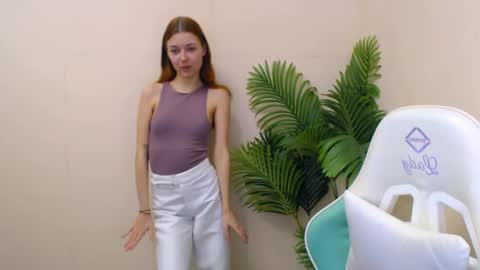 Snapshot of vivien_leight chatting on February 7, 2025, 6:34 pm Vivien online show from February 7, 2025, 6:34 pm