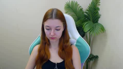 Snapshot of vivien_leight chatting on February 10, 2025, 12:29 pm Vivien online show from February 10, 2025, 12:29 pm