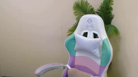 Snapshot of vivien_leight chatting on February 10, 2025, 3:32 pm Vivien online show from February 10, 2025, 3:32 pm