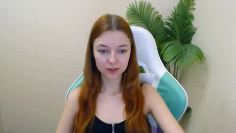 Snapshot of vivien_leight chatting on February 11, 2025, 3:51 pm Vivien online show from February 11, 2025, 3:51 pm