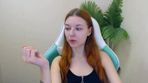 Snapshot of vivien_leight chatting on February 12, 2025, 6:40 pm Vivien online show from February 12, 2025, 6:40 pm