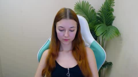 Snapshot of vivien_leight chatting on February 12, 2025, 11:30 pm Vivien online show from February 12, 2025, 11:30 pm