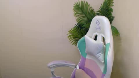 Snapshot of vivien_leight chatting on February 18, 2025, 9:53 pm Vivien online show from February 18, 2025, 9:53 pm