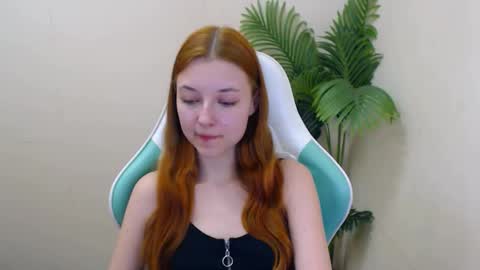 Snapshot of vivien_leight chatting on March 4, 2025, 6:50 pm Vivien online show from March 4, 2025, 6:50 pm