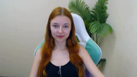 Snapshot of vivien_leight chatting on March 4, 2025, 9:54 pm Vivien online show from March 4, 2025, 9:54 pm