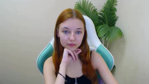 Snapshot of vivien_leight chatting on March 5, 2025, 12:59 am Vivien online show from March 5, 2025, 12:59 am