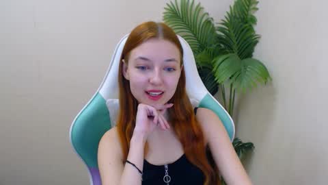 Snapshot of vivien_leight chatting on March 6, 2025, 12:41 pm Vivien online show from March 6, 2025, 12:41 pm