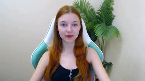 Snapshot of vivien_leight chatting on March 6, 2025, 3:45 pm Vivien online show from March 6, 2025, 3:45 pm