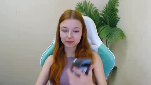 Snapshot of vivien_leight chatting on March 10, 2025, 6:45 pm Vivien online show from March 10, 2025, 6:45 pm