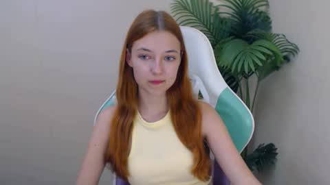 Snapshot of vivien_leight chatting on September 12, 2025, 5:46 pm Vivien online show from September 12, 2025, 5:46 pm