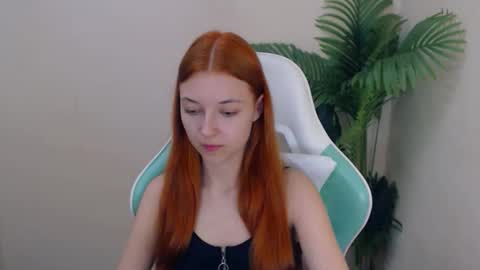 Snapshot of vivien_leight chatting on September 16, 2025, 5:58 pm Vivien online show from September 16, 2025, 5:58 pm