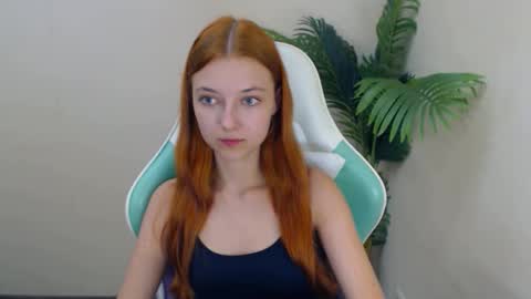 Snapshot of vivien_leight chatting on September 30, 2025, 6:24 pm Vivien online show from September 30, 2025, 6:24 pm