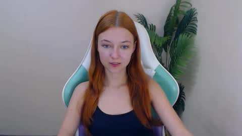 Snapshot of vivien_leight chatting on October 3, 2025, 6:05 pm Vivien online show from October 3, 2025, 6:05 pm