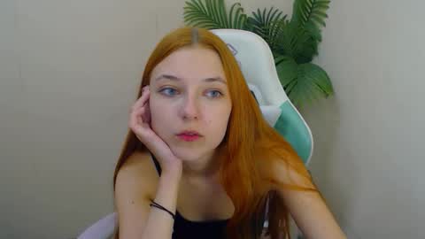 Snapshot of vivien_leight chatting on October 8, 2025, 5:54 pm Vivien online show from October 8, 2025, 5:54 pm