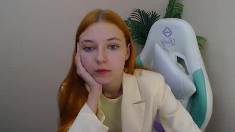 Snapshot of vivien_leight chatting on October 13, 2025, 6:08 pm Vivien online show from October 13, 2025, 6:08 pm