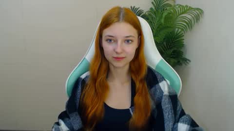 Snapshot of vivien_leight chatting on October 15, 2025, 6:19 pm Vivien online show from October 15, 2025, 6:19 pm