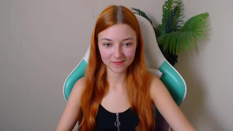 Snapshot of vivien_leight chatting on October 27, 2025, 7:18 pm Vivien online show from October 27, 2025, 7:18 pm