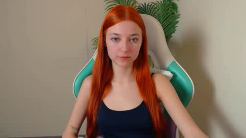 Snapshot of vivien_leight chatting on April 13, 2026, 6:35 pm Vivien online show from April 13, 2026, 6:35 pm