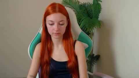 Snapshot of vivien_leight chatting on April 17, 2026, 6:44 pm Vivien online show from April 17, 2026, 6:44 pm