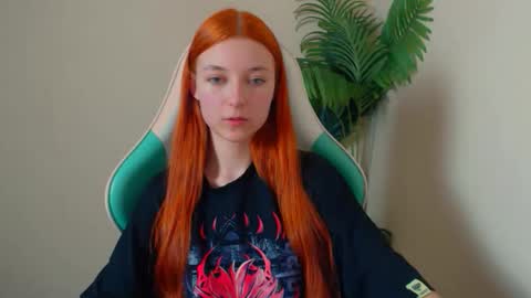 Snapshot of vivien_leight chatting on April 20, 2026, 6:42 pm Vivien online show from April 20, 2026, 6:42 pm