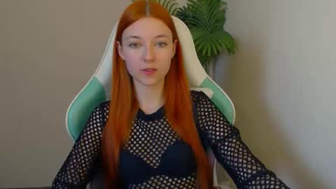 Snapshot of vivien_leight chatting on April 28, 2026, 6:35 pm Vivien online show from April 28, 2026, 6:35 pm