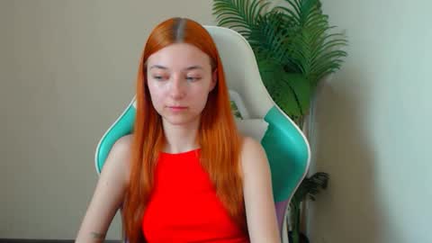 Snapshot of vivien_leight chatting on May 19, 2026, 1:56 am Vivien online show from May 19, 2026, 1:56 am
