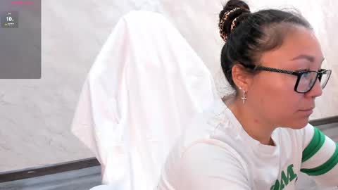 Snapshot of vivien_montclair chatting on July 7, 2026, 6:47 am Vivien online show from July 7, 2026, 6:47 am