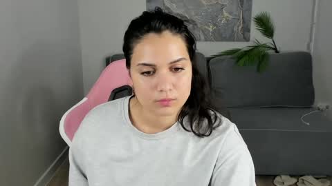 vivien_ross online show from May 18, 2026, 4:13 pm