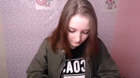 vivienalles_ online show from December 4, 2024, 1:20 pm