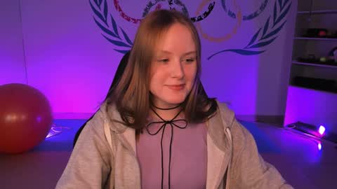 Vivien online show from December 3, 2024, 1:10 pm
