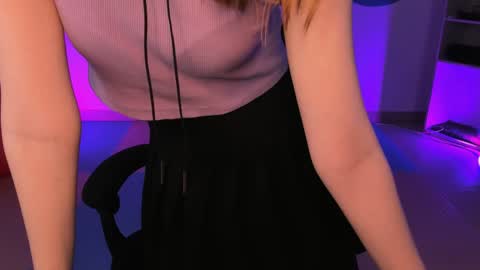 Vivien online show from December 3, 2024, 4:17 pm