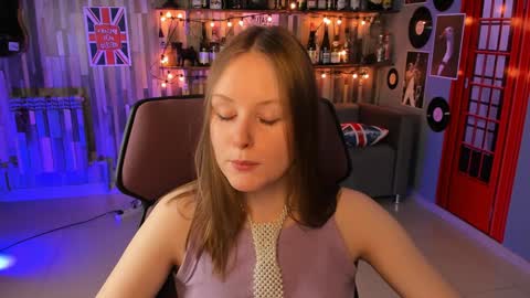 Vivien online show from December 5, 2024, 1:17 pm