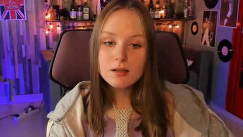 Vivien online show from December 5, 2024, 7:28 pm