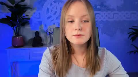 Vivien online show from March 1, 2025, 12:12 pm