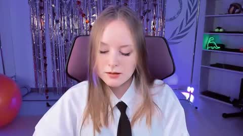 Vivien online show from March 8, 2025, 9:06 am