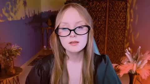 Vivien online show from September 24, 2025, 3:15 pm