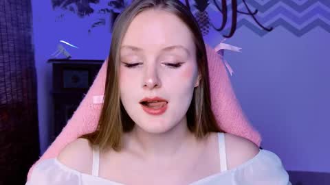 Vivien online show from October 5, 2025, 1:31 pm